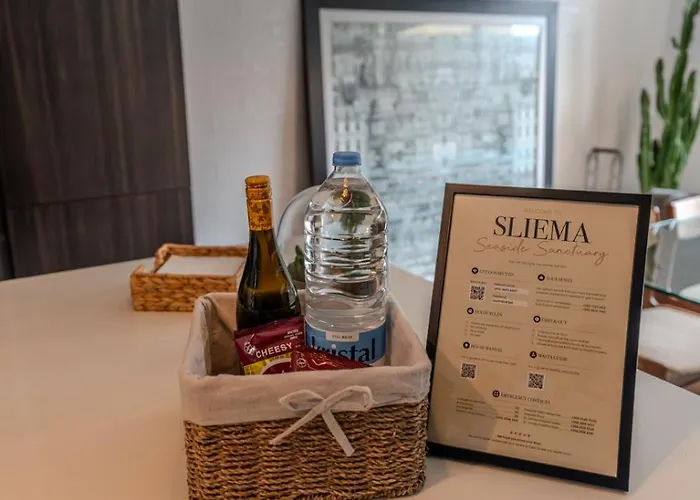 公寓 Spacious Seaside Sanctuary In The Heart Of With An Outdoor Terrace, In The Perfect Location *