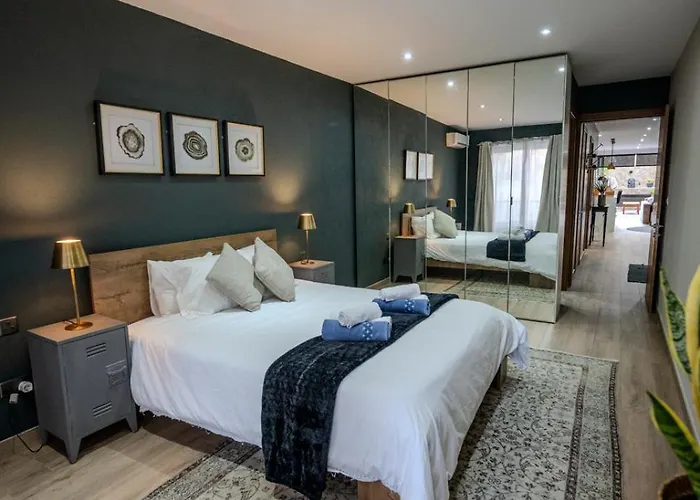 公寓 Spacious Seaside Sanctuary In The Heart Of With An Outdoor Terrace, In The Perfect Location *