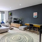 Apartament Spacious Seaside Sanctuary In The Heart Of With An Outdoor Terrace, In The Perfect Location *