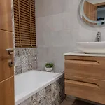 Spacious Seaside Sanctuary In The Heart Of With An Outdoor Terrace, In The Perfect Location * סליאמה