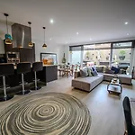 Spacious Seaside Sanctuary In The Heart Of With An Outdoor Terrace, In The Perfect Location Apartament *