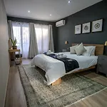 Apartament Spacious Seaside Sanctuary In The Heart Of With An Outdoor Terrace, In The Perfect Location *