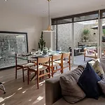 דירה Spacious Seaside Sanctuary In The Heart Of With An Outdoor Terrace, In The Perfect Location
