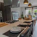 Spacious Seaside Sanctuary In The Heart Of With An Outdoor Terrace, In The Perfect Location