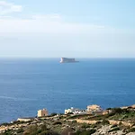 Spacious Seaside Sanctuary In The Heart Of With An Outdoor Terrace, In The Perfect Location * Sliema