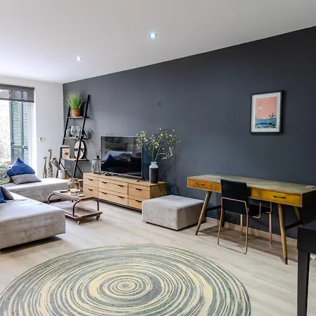 Apartment Spacious Seaside Sanctuary In The Heart Of With An Outdoor Terrace, In The Perfect Location *