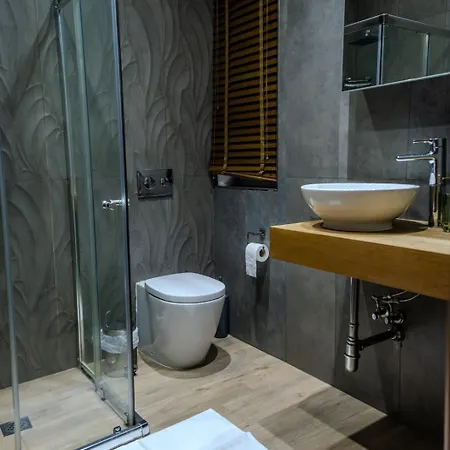 Spacious Seaside Sanctuary In The Heart Of With An Outdoor Terrace, In The Perfect Location Sliema