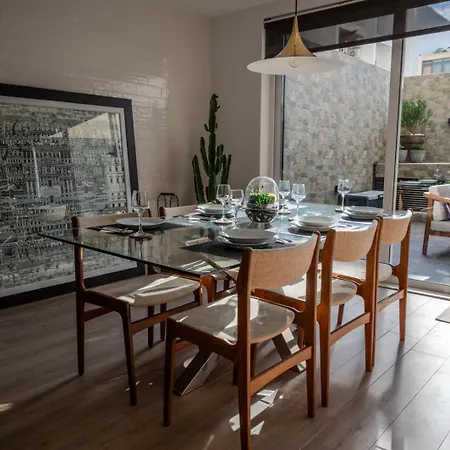 Spacious Seaside Sanctuary In The Heart Of With An Outdoor Terrace, In The Perfect Location *