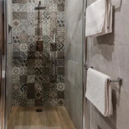 Spacious Seaside Sanctuary In The Heart Of With An Outdoor Terrace, In The Perfect Location *