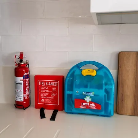 Spacious Seaside Sanctuary In The Heart Of With An Outdoor Terrace, In The Perfect Location *