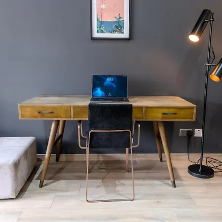 Spacious Seaside Sanctuary In The Heart Of With An Outdoor Terrace, In The Perfect Location Apartment *