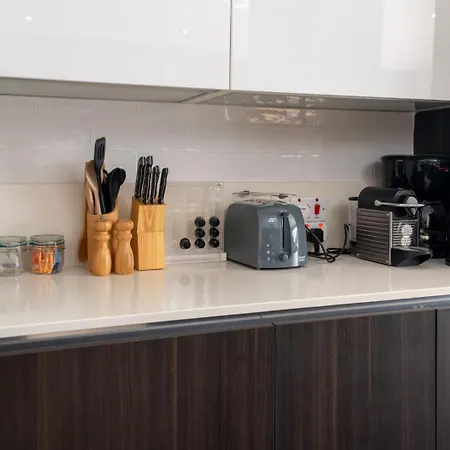 Spacious Seaside Sanctuary In The Heart Of With An Outdoor Terrace, In The Perfect Location *