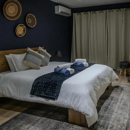 Spacious Seaside Sanctuary In The Heart Of With An Outdoor Terrace, In The Perfect Location *