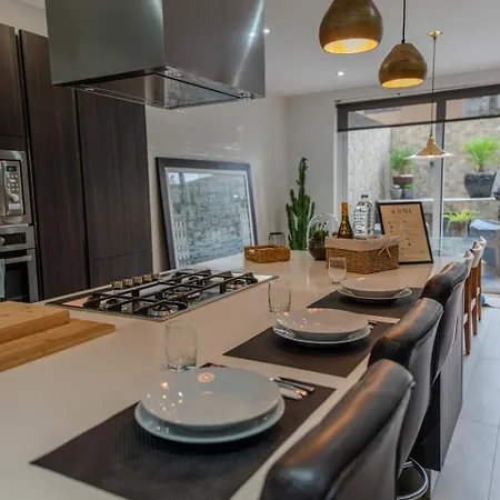 Spacious Seaside Sanctuary In The Heart Of With An Outdoor Terrace, In The Perfect Location