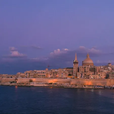 Spacious Seaside Sanctuary In The Heart Of With An Outdoor Terrace, In The Perfect Location