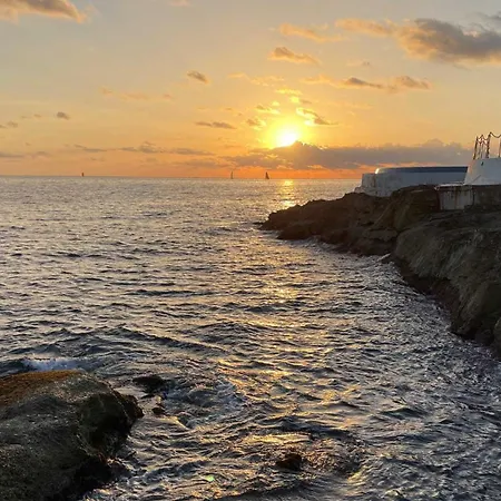 Spacious Seaside Sanctuary In The Heart Of With An Outdoor Terrace, In The Perfect Location