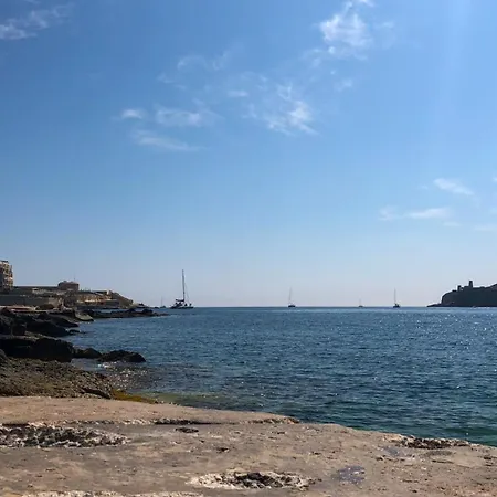 Spacious Seaside Sanctuary In The Heart Of With An Outdoor Terrace, In The Perfect Location Sliema