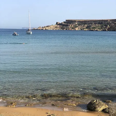 Apartament Spacious Seaside Sanctuary In The Heart Of With An Outdoor Terrace, In The Perfect Location