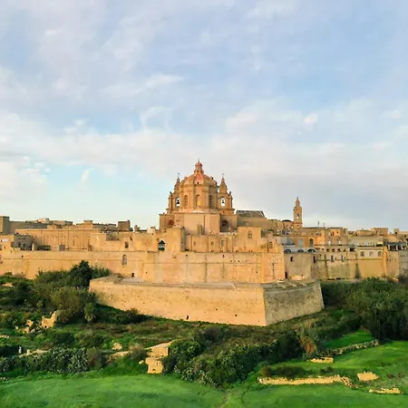 Spacious Seaside Sanctuary In The Heart Of With An Outdoor Terrace, In The Perfect Location * Sliema