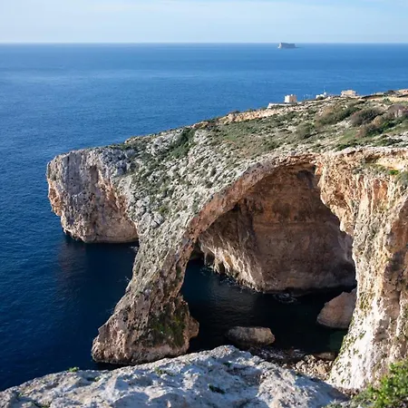 Apartment Spacious Seaside Sanctuary In The Heart Of With An Outdoor Terrace, In The Perfect Location