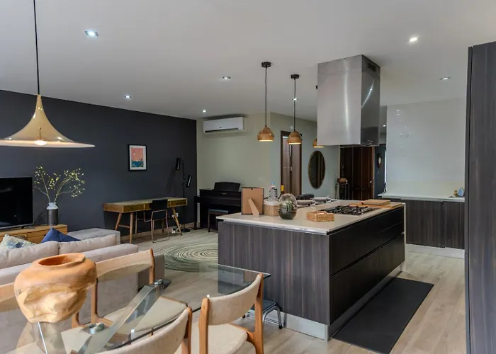 Lägenhet Spacious Seaside Sanctuary In The Heart Of With An Outdoor Terrace, In The Perfect Location