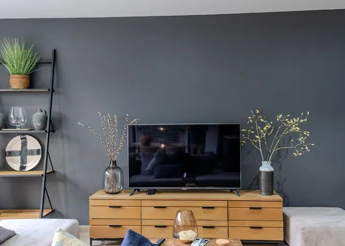 Apartament Spacious Seaside Sanctuary In The Heart Of With An Outdoor Terrace, In The Perfect Location