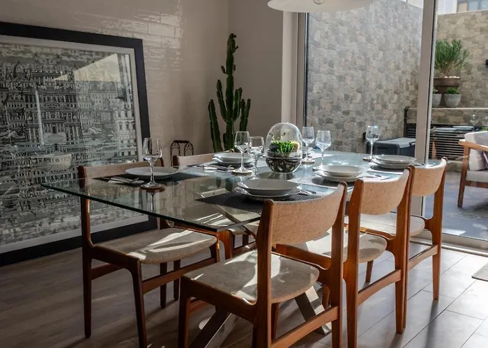 Spacious Seaside Sanctuary In The Heart Of With An Outdoor Terrace, In The Perfect Location *