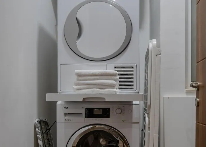 Spacious Seaside Sanctuary In The Heart Of With An Outdoor Terrace, In The Perfect Location Apartament