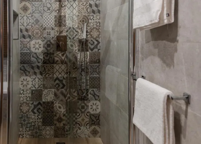 Spacious Seaside Sanctuary In The Heart Of With An Outdoor Terrace, In The Perfect Location *