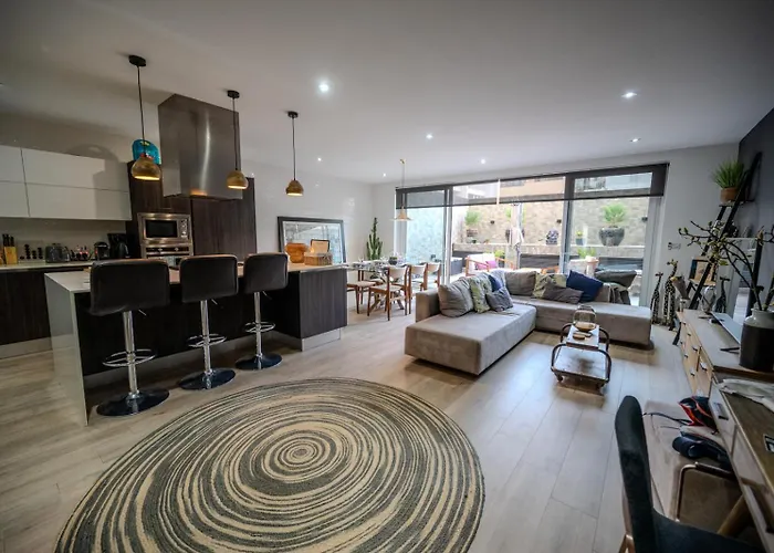 Spacious Seaside Sanctuary In The Heart Of With An Outdoor Terrace, In The Perfect Location Apartament *