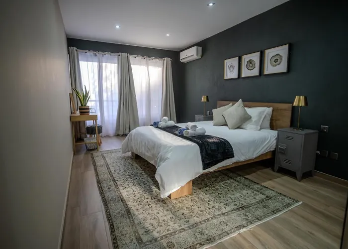 Lägenhet Spacious Seaside Sanctuary In The Heart Of With An Outdoor Terrace, In The Perfect Location *