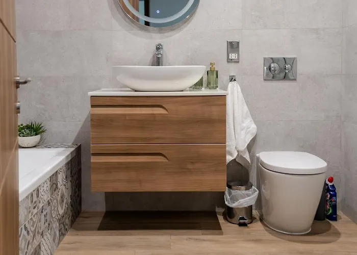 Apartament Spacious Seaside Sanctuary In The Heart Of With An Outdoor Terrace, In The Perfect Location