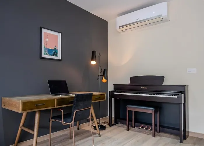 Spacious Seaside Sanctuary In The Heart Of With An Outdoor Terrace, In The Perfect Location