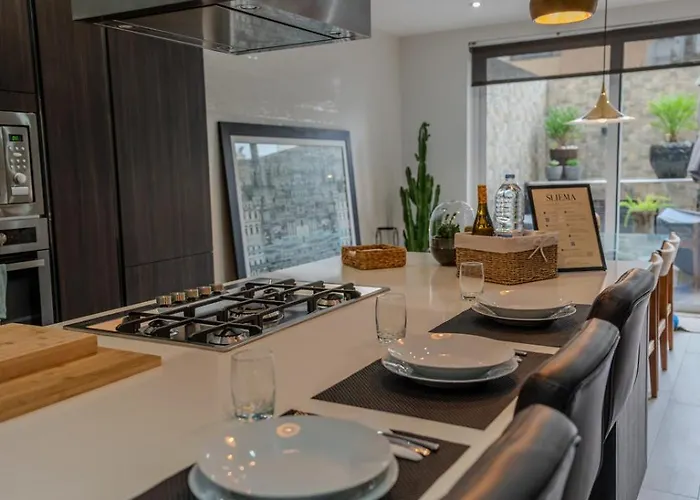 Spacious Seaside Sanctuary In The Heart Of With An Outdoor Terrace, In The Perfect Location