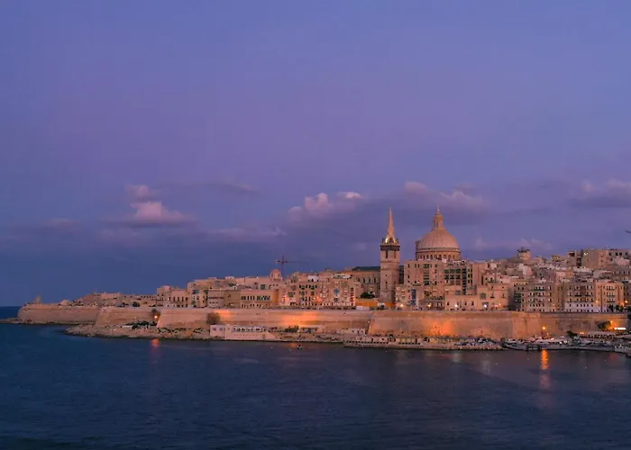 Spacious Seaside Sanctuary In The Heart Of With An Outdoor Terrace, In The Perfect Location