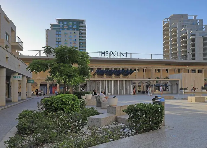 Apartament Spacious Seaside Sanctuary In The Heart Of With An Outdoor Terrace, In The Perfect Location *