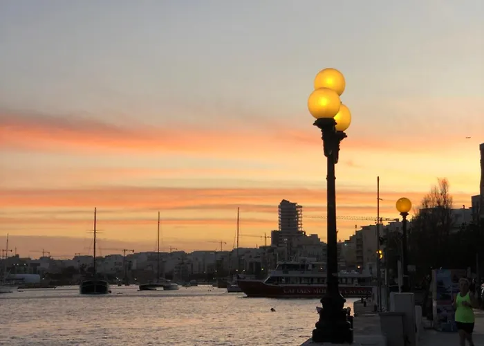 Spacious Seaside Sanctuary In The Heart Of With An Outdoor Terrace, In The Perfect Location Apartament *