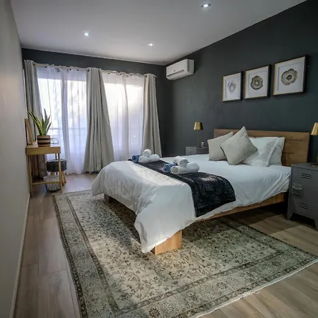 아파트 Spacious Seaside Sanctuary In The Heart Of With An Outdoor Terrace, In The Perfect Location *