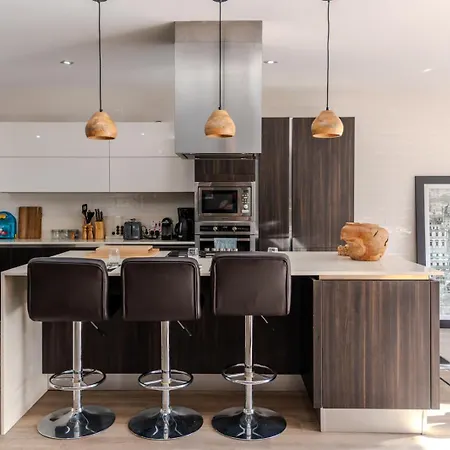 Spacious Seaside Sanctuary In The Heart Of With An Outdoor Terrace, In The Perfect Location * 슬리에마