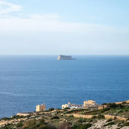 Spacious Seaside Sanctuary In The Heart Of With An Outdoor Terrace, In The Perfect Location * 슬리에마