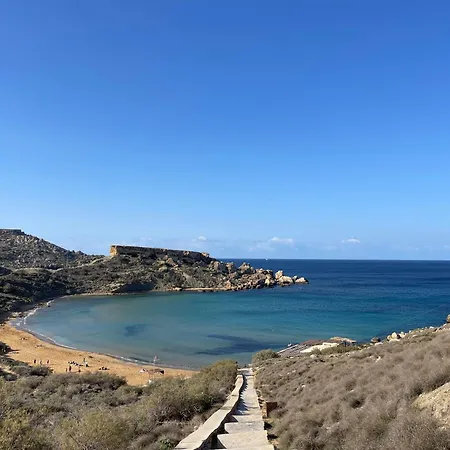 Spacious Seaside Sanctuary In The Heart Of With An Outdoor Terrace, In The Perfect Location Apartman