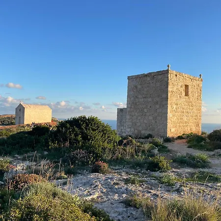 Spacious Seaside Sanctuary In The Heart Of With An Outdoor Terrace, In The Perfect Location * Sliema