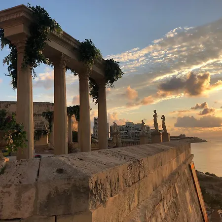 Spacious Seaside Sanctuary In The Heart Of With An Outdoor Terrace, In The Perfect Location Sliema