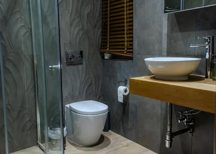 Spacious Seaside Sanctuary In The Heart Of With An Outdoor Terrace, In The Perfect Location Sliema