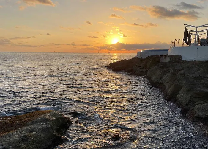 Spacious Seaside Sanctuary In The Heart Of With An Outdoor Terrace, In The Perfect Location