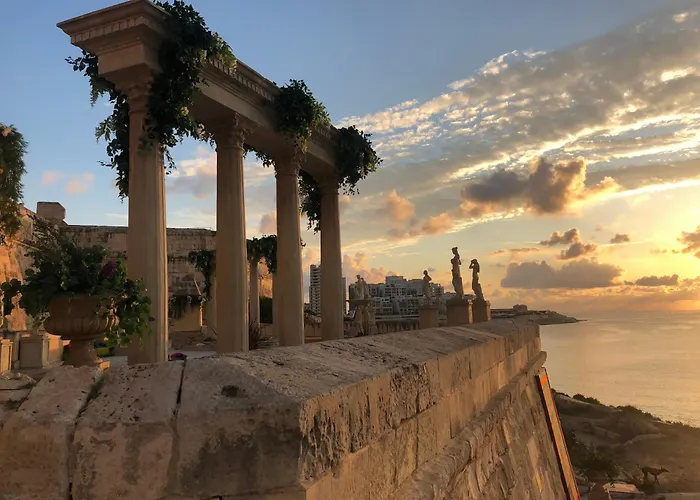 Spacious Seaside Sanctuary In The Heart Of With An Outdoor Terrace, In The Perfect Location Sliema