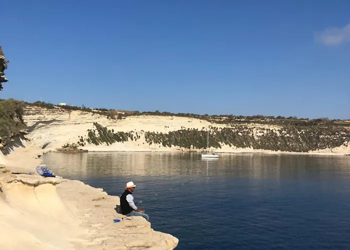 Spacious Seaside Sanctuary In The Heart Of With An Outdoor Terrace, In The Perfect Location Apartman